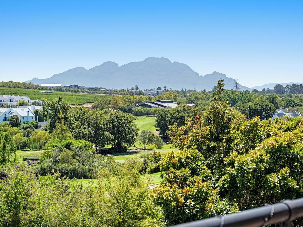 Winelands Golf Lodges at De Zalze