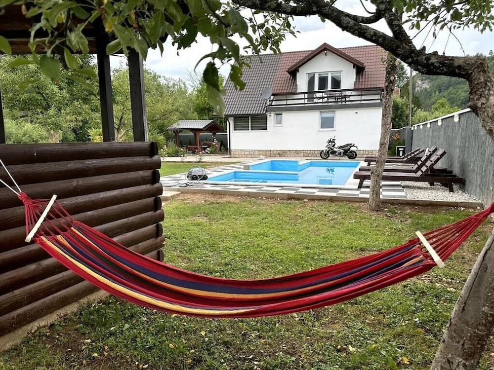 Rijeka Villa-Spacious 4BR with Pool