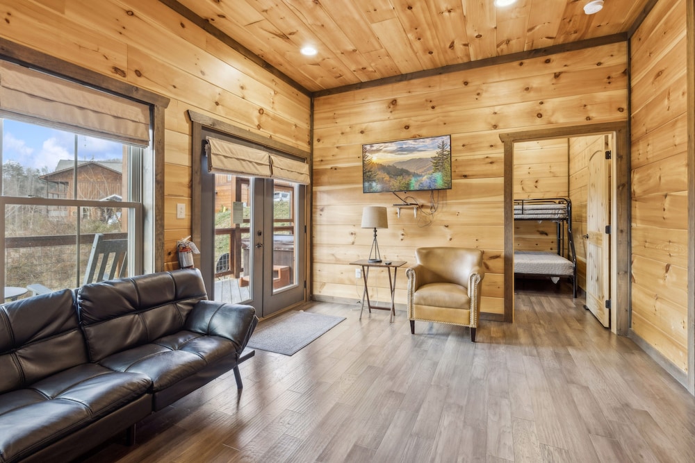 Eden Of The Smokies 5 Bedroom Cabin