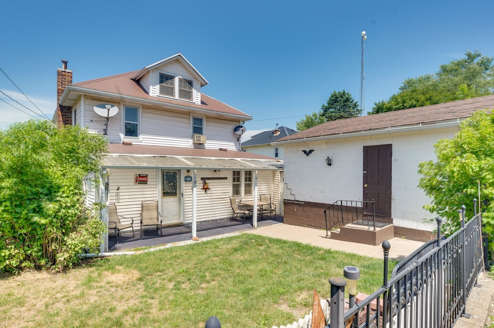 Cozy Iowa Getaway w/ Patio & Fenced-in Yard! view 2