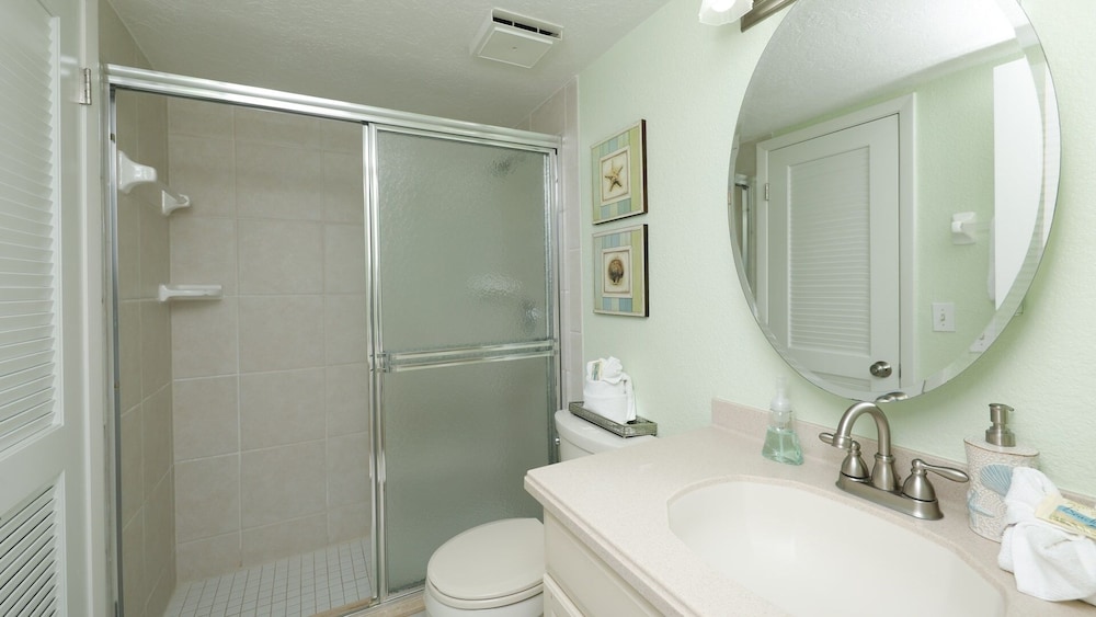 Anchorage Resort 2nd Floor 2 Bedroom Condo Facing IntraCoastal Waters 2 Condo