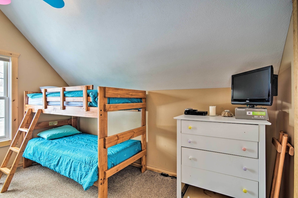 Cadillac Vacations - Family-friendly Lake Mitchell Oasis: Hike  Ski! - Property Image 2