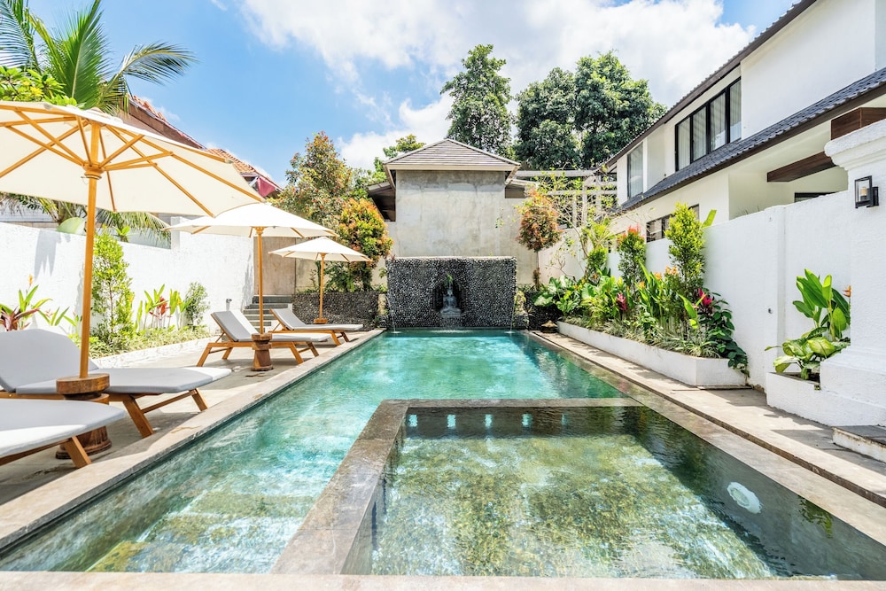 Sacred Jungle by EVDEkimi Ubud – Modern Villas and Apartments with Kitchens, Pools, & Personalized Concierge Service