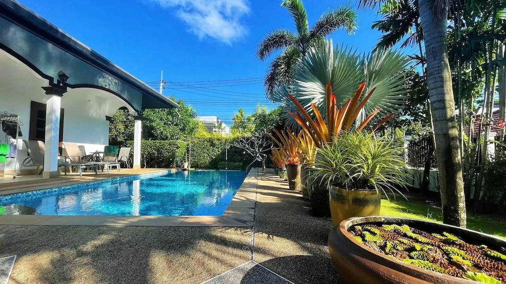 Kesorn Charming Authentic Thai Pool Villa Phuket