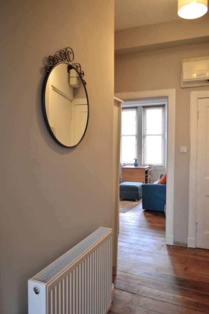 Lovely Traditional 2 Bedroom Flat in Haymarket view 5