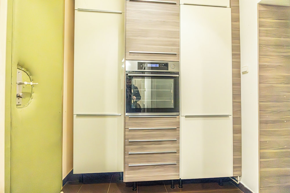 Chic 2BR City Stay Central Location