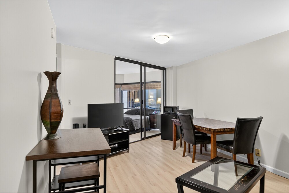 Chic Dt Honolulu Executive Condo 1 Bedroom Condo
