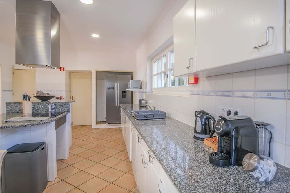 Vale Verde in Lagos With 6 Bedrooms and 4 Bathrooms