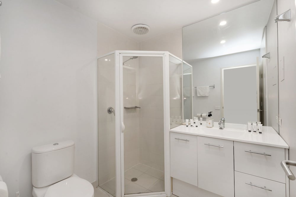 Sleek 2-bed Apartment in Vibrant Kingston