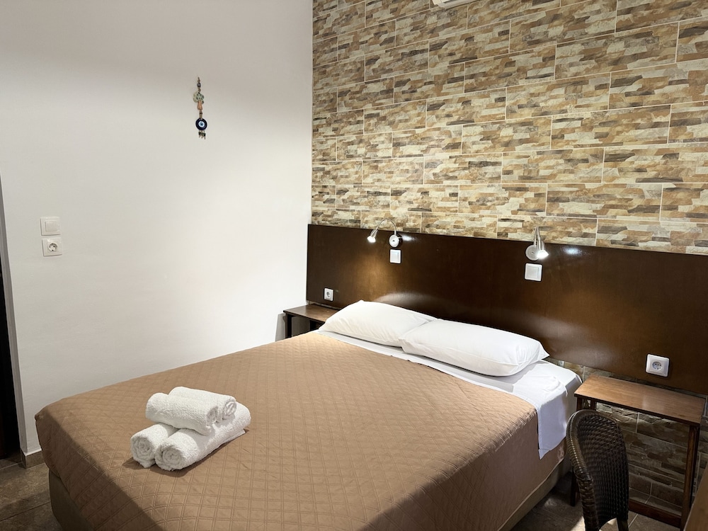Eleni Rooms