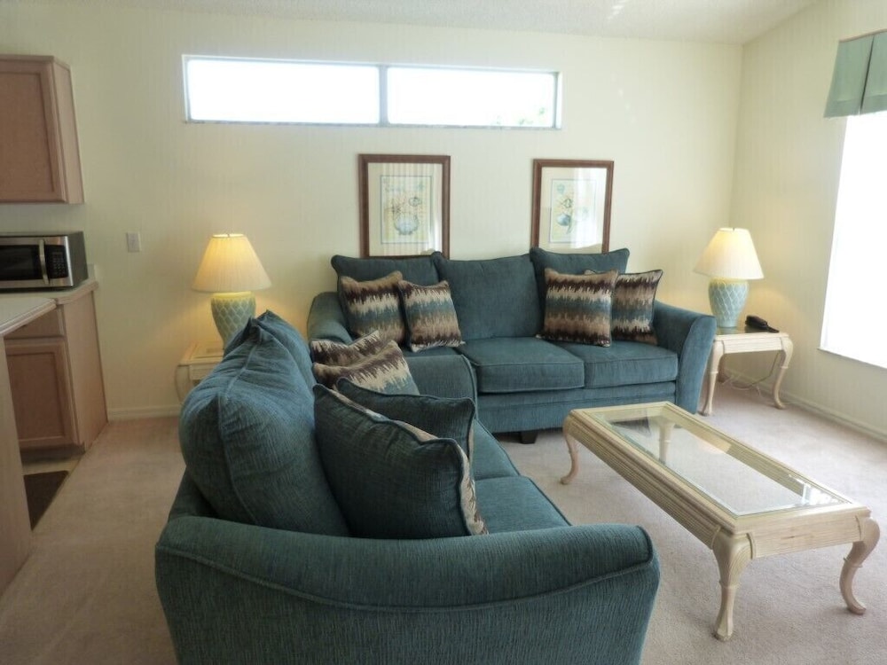 Ir700or 3 Bedroom Villa by Redawning - Image 3