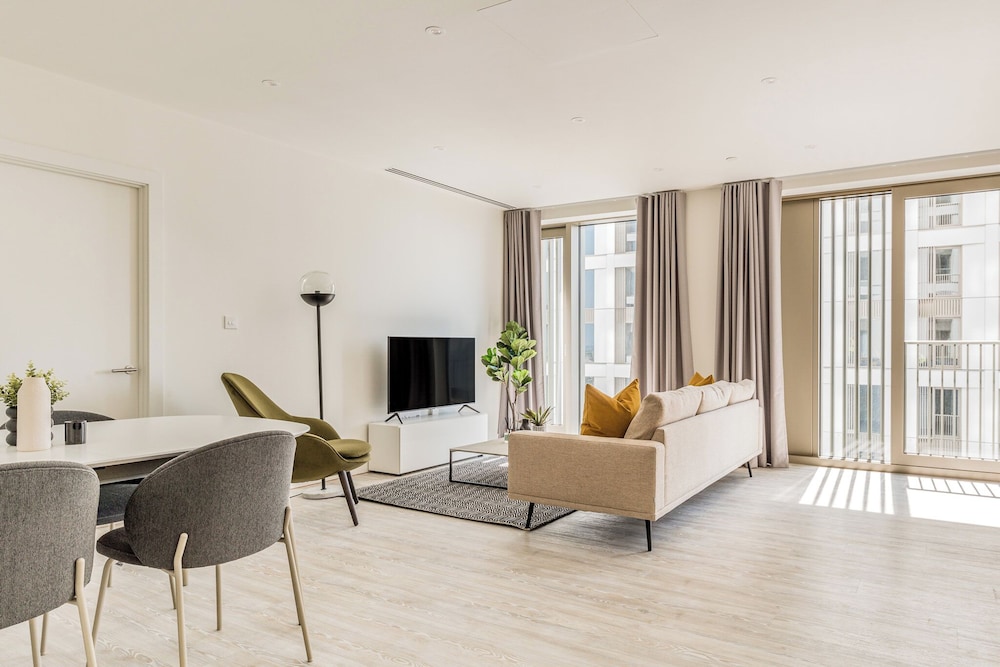 Stratford Apartments by Urban Rest