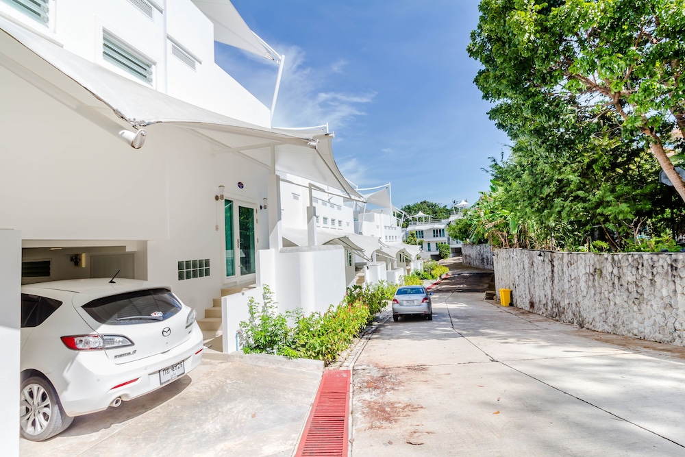 Chalong Hill Tropical Garden Homes