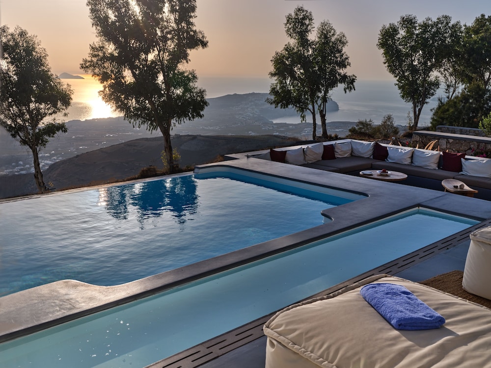 Santorini Heights