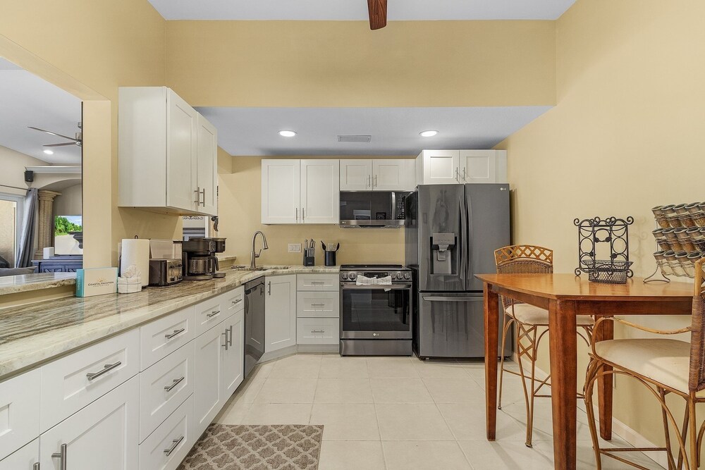 5535 Casa De Lujo: Heated Pool W/ Water Views 4 Bedroom Home