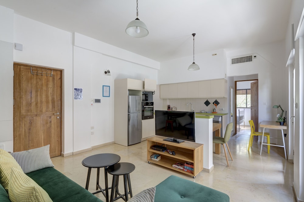 Diz 3 By TLV2rent