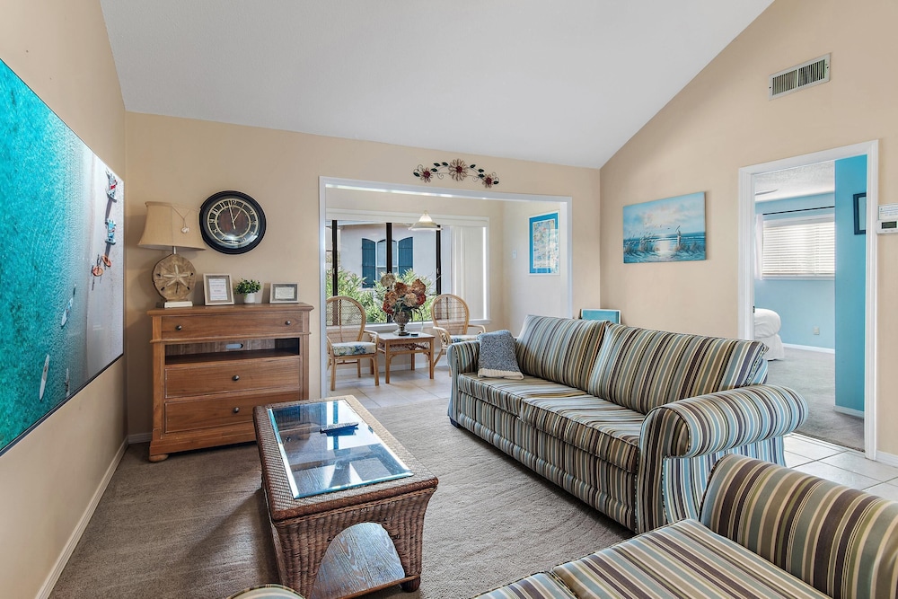 Chateau La Mer II #804- Blue Ocean Getaway
