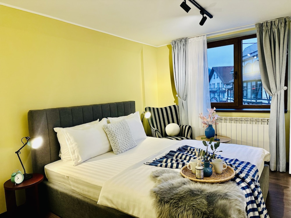 5 to stay close to the Castle view 5