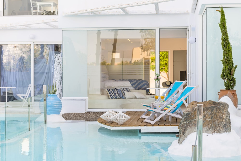 Kouros Home Hotel