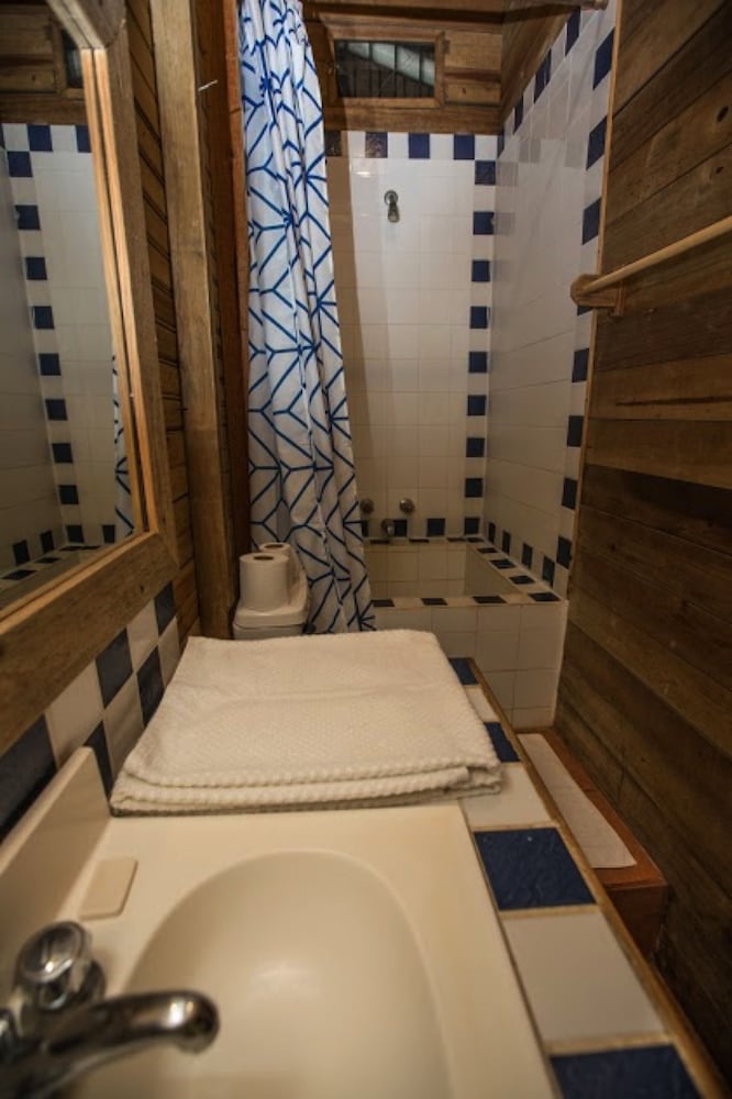 Roatan Bed & Breakfast Apartments