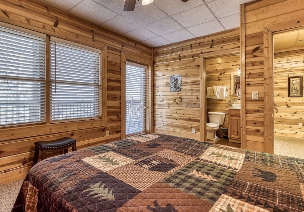 The Wildlife Lodge - Great Location! Close To Tanger Outlets! 5 Bedroom Cabin by RedAwning view 3