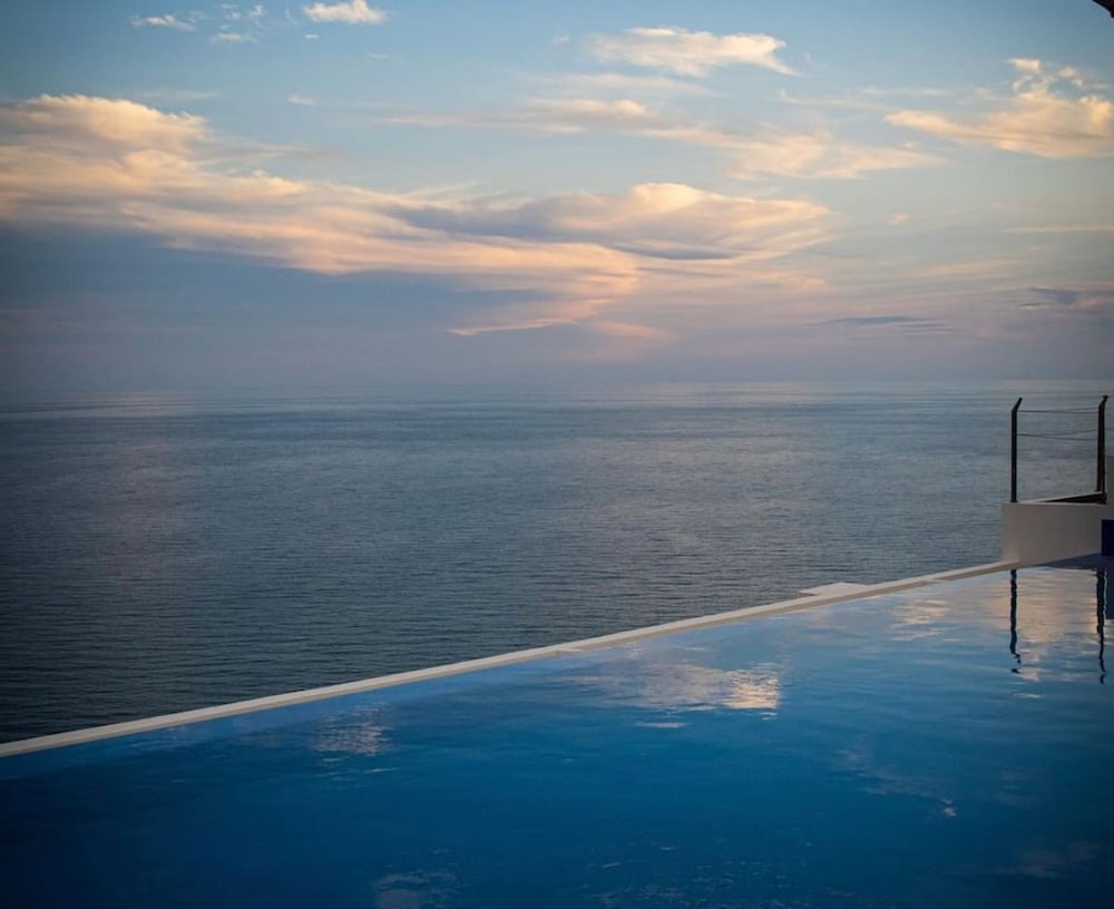 Beach Condo Kitchen Hot Tub