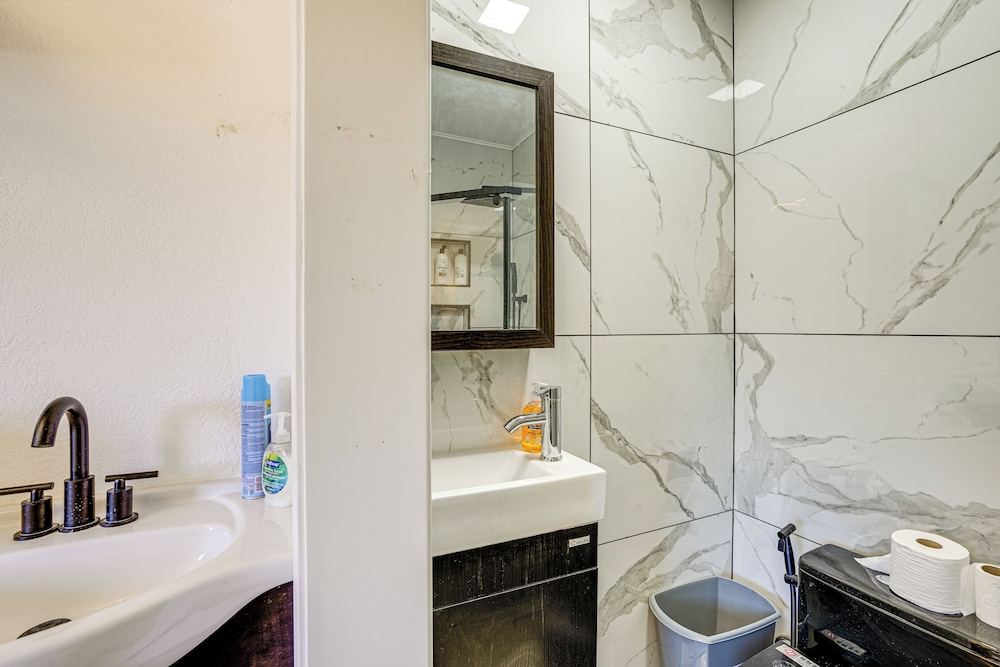 Bay & Hill Views: Modern Hercules Home