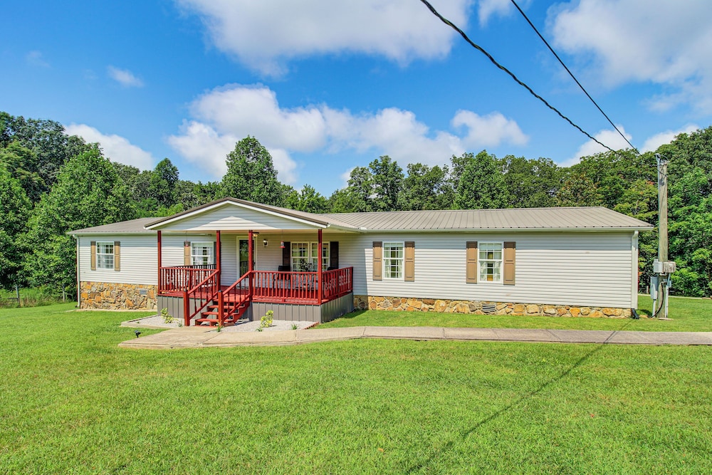 Large Private Yard: Home 16 Mi to Fall Creek Falls