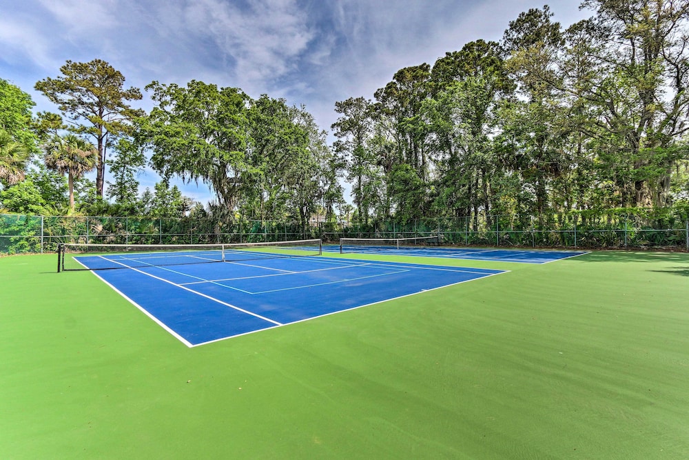 Easy Beach Access! Walkable Hilton Head Condo