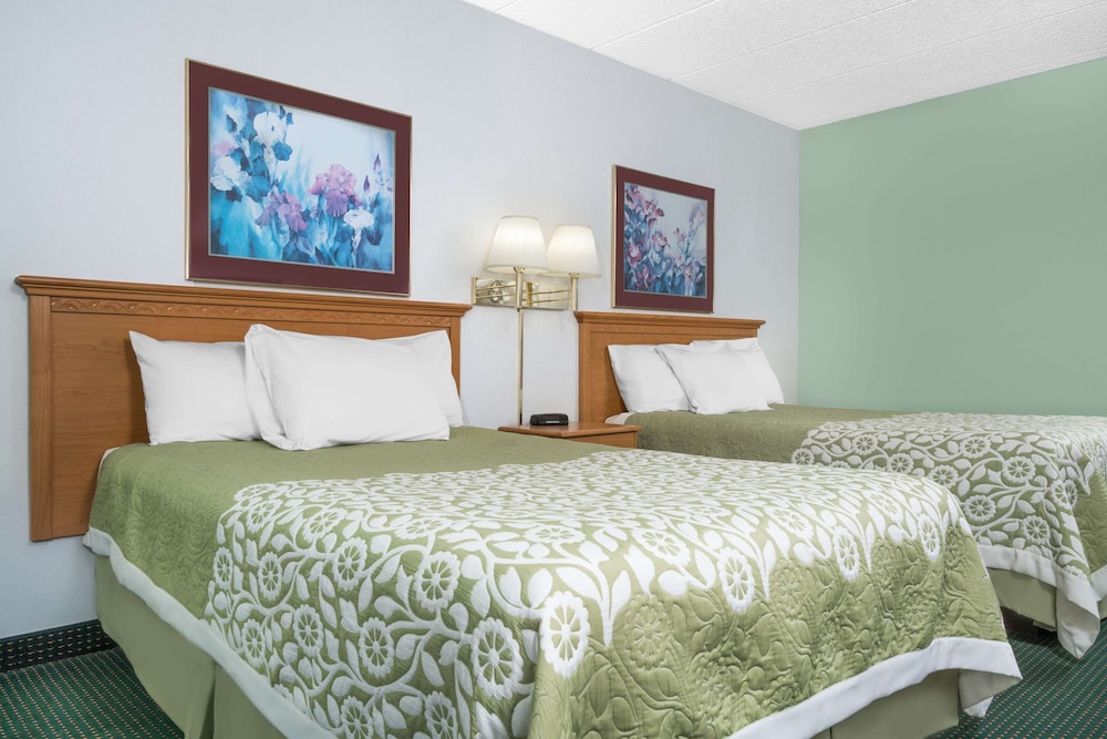 St Cloud Vacations - Days Inn by Wyndham St Cloud - Property Image 4