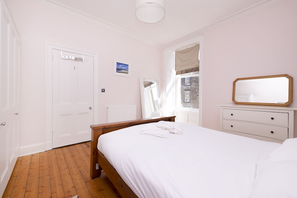 JOIVY Gorgeous 1-Bed Flat With A Shared Garden view 2