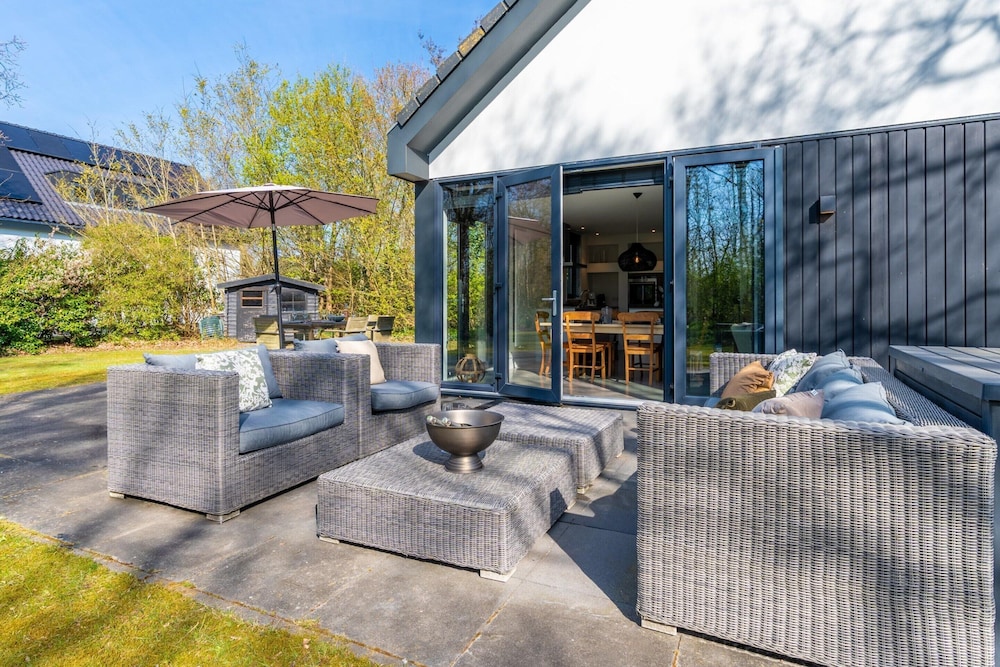 Luxurious 6-person Holiday Home Located on the Edge of the Forest