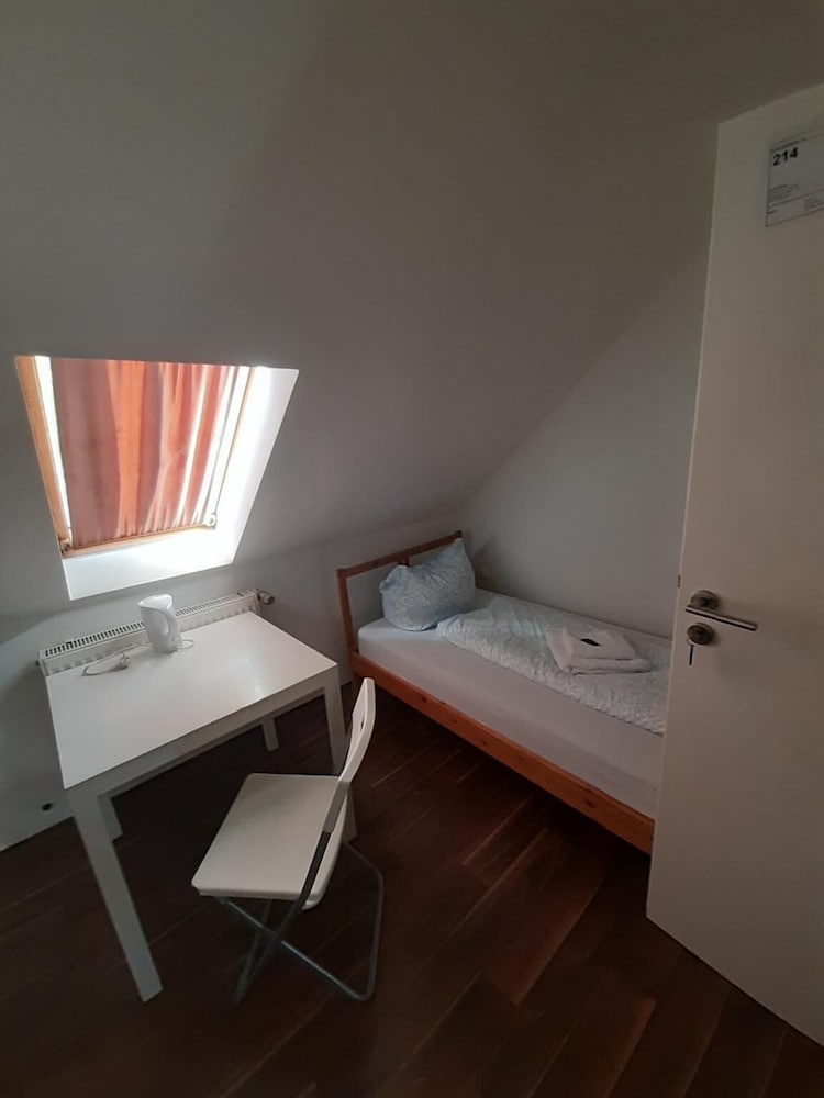 2-Rent Group Hostel Rooms&Apartments EVE168