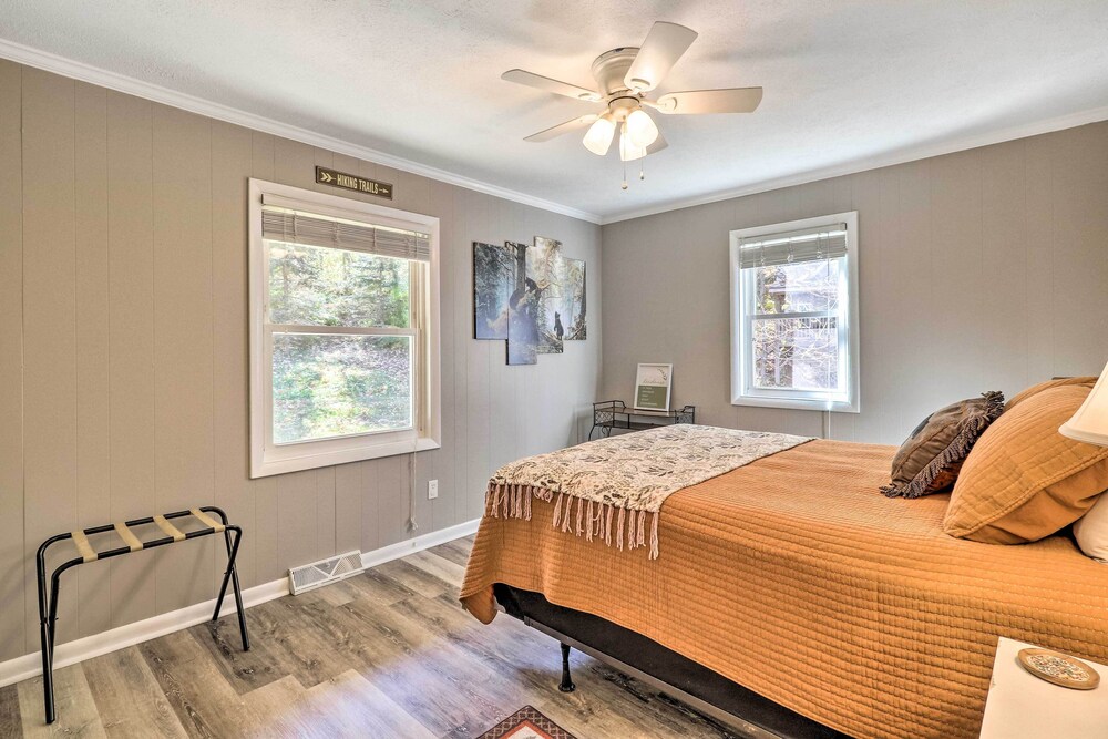 Welcoming Boone Getaway Near Hiking + Skiing! view 3