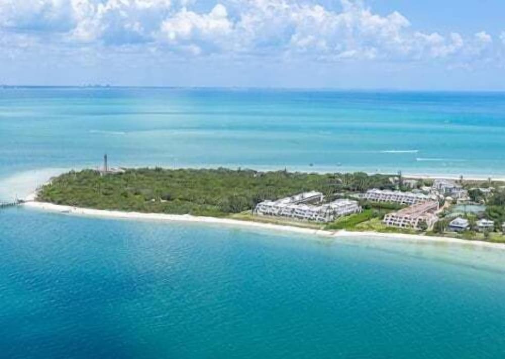 Seahorse Cove - Pool, Gulf Access & Tiki Bar 3 Bedroom Home