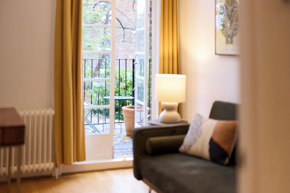 Hampstead Parkside Apartment