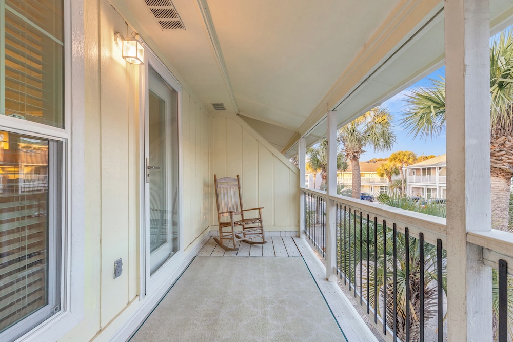 Searenity Awaits: 2-bd, 2-ba Coastal Escape! Perfect for 5! Pet Friendly!