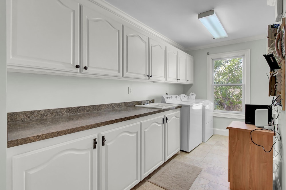 114 Ocean Boulevard by Avantstay Beachfront Infinity Pool Basketball Court Recently Renovated