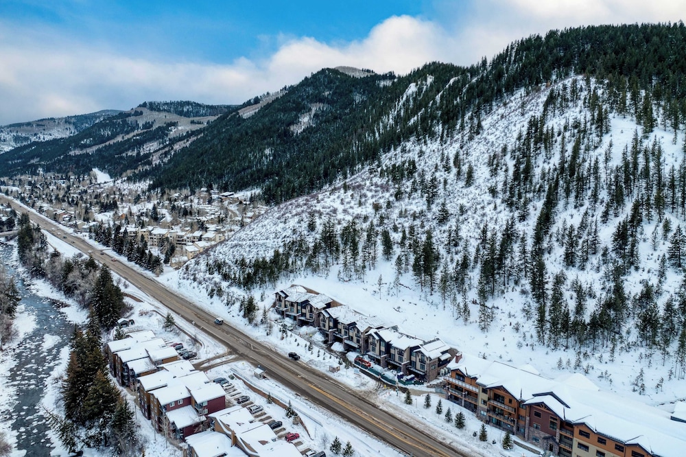 Luxe 3bdr Near Vail w/ Views Gym, Pool, Game Room Alpine Oasis at Frontgate