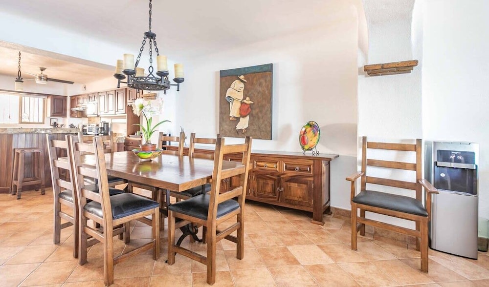 Ocean View 2Br Condo-balcony-beach-pool - 610