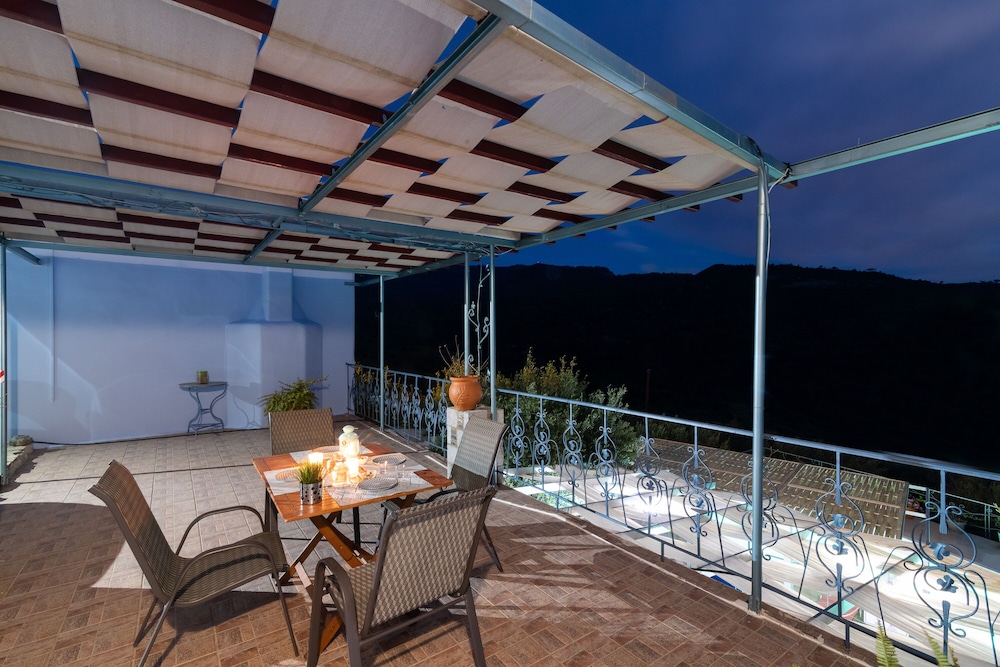 Sarakinas Residences photo 3