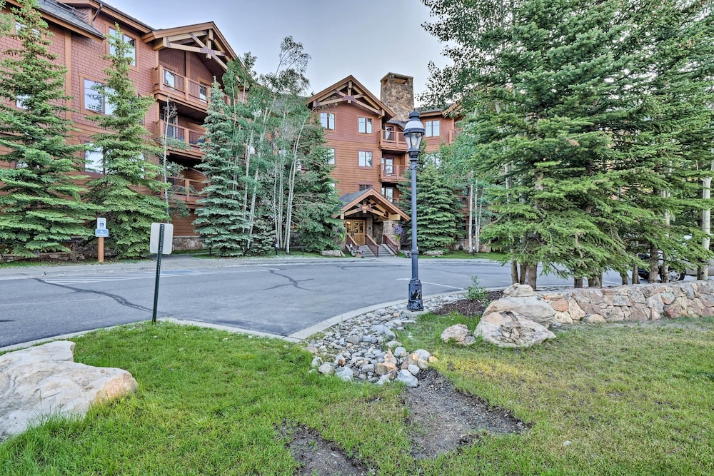 Ski-in Breck Hub at Skyway Skiway, Walk to Main St in Breckenridge, US