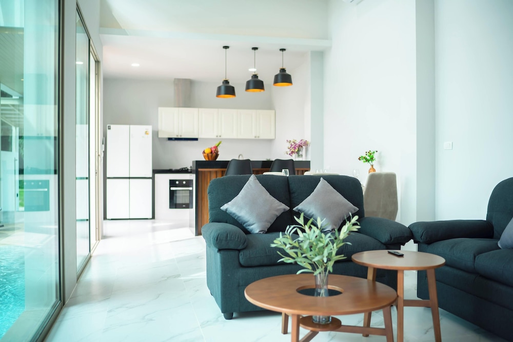 Classic Modern Pool Villas Rawai 3BR