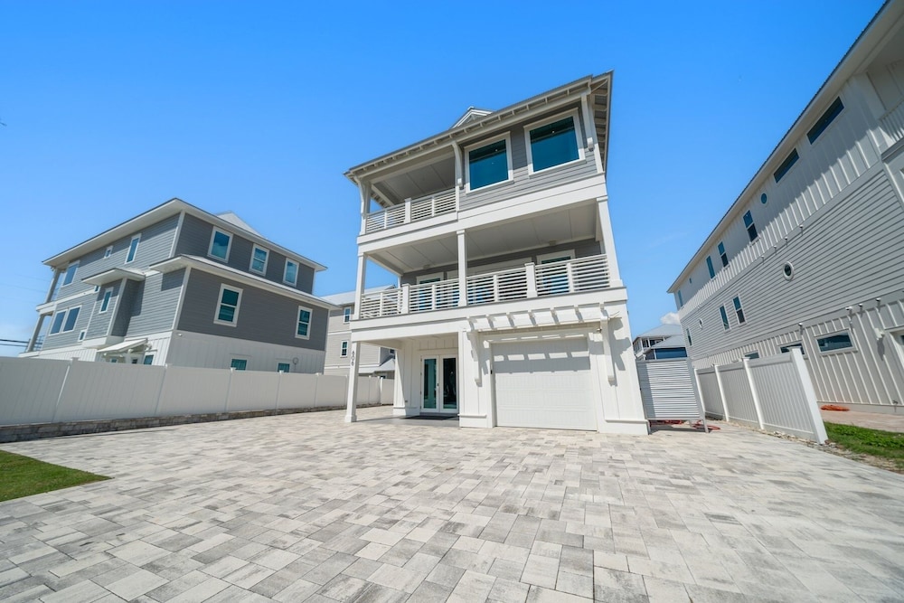 Twisted Sister 6 Bedroom Home view 4