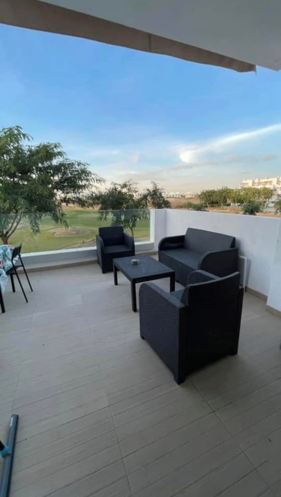 Stylish 2-bed Apartment Overlooking the Fairways