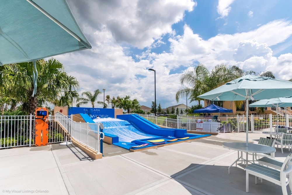 Coconut Breeze With Private Backyard Pool And Spa 5 Bedroom Home