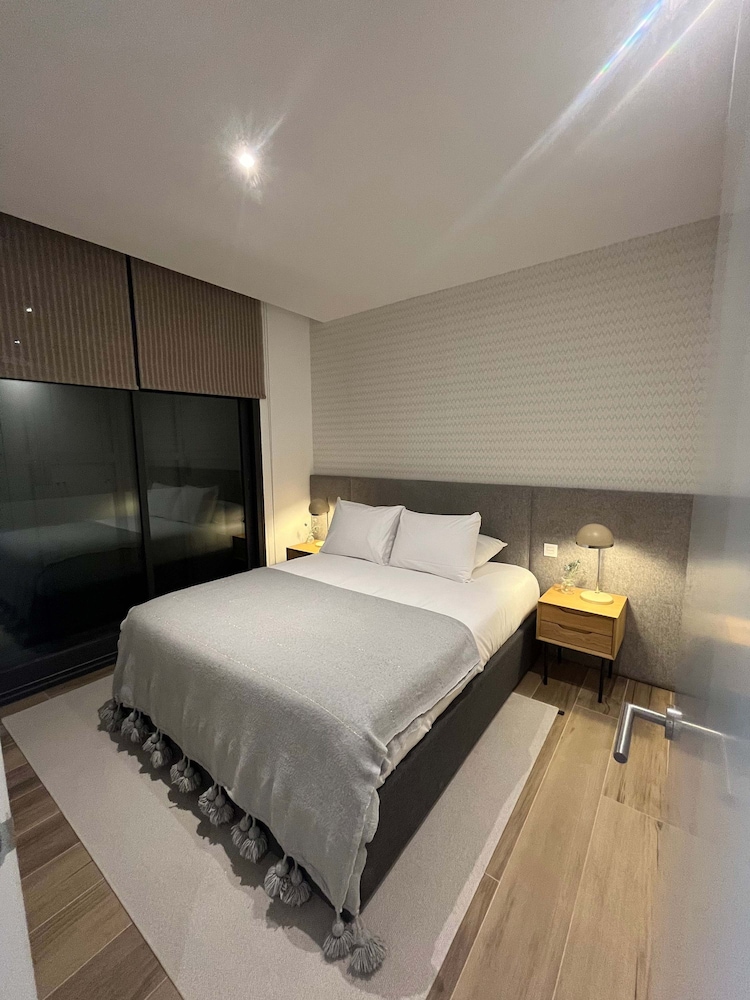 w Chic Urban 3BR w Sunny Terrace in Chueca