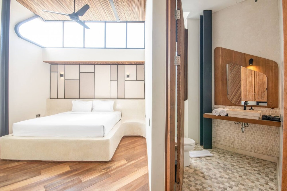 BAZ Villa 13 Studio 3 Opulent 1-br Loft With Art Deco Shared Pool