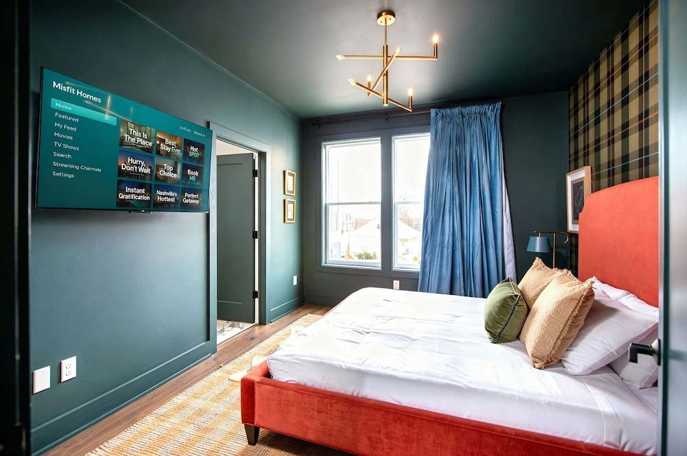 Nashville Escape With Skyline Deck and Hot Tub