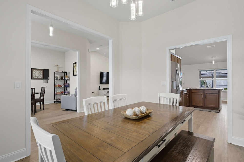 Modern 4BR Retreat Near Beach Heated Pool